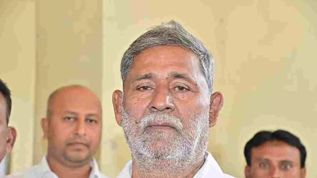 ದಾವಣಗೆರೆ ದಕ್ಷಿಣ ಉಪಚುನಾವಣೆ: ಬಂಡಾಯ ಅಭ್ಯರ್ಥಿಯಾಗಿ ನಾಮಪತ್ರ ಸಲ್ಲಿಸುವುದಾಗಿ ಸಾದಿಕ್ ಪೈಲ್ವಾನ್ ಘೋಷಣೆ ದಾವಣಗೆರೆ ದಕ್ಷಿಣ ಉಪಚುನಾವಣೆ: ಬಂಡಾಯ ಅಭ್ಯರ್ಥಿಯಾಗಿ ನಾಮಪತ್ರ ಸಲ್ಲಿಸುವುದಾಗಿ ಸಾದಿಕ್ ಪೈಲ್ವಾನ್ ಘೋಷಣೆ