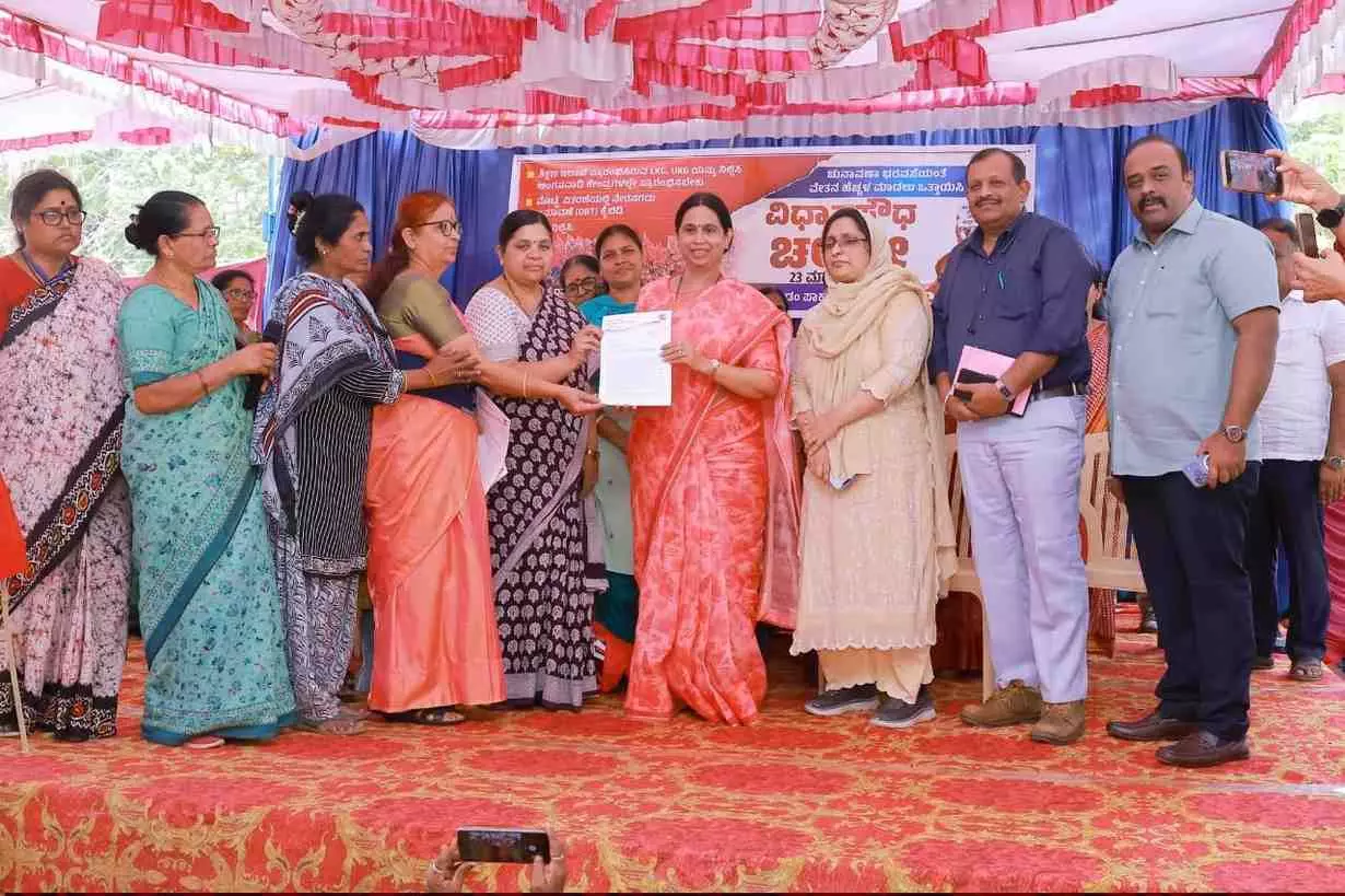 Anganwadi workers begin indefinite strike, demand fulfillment of 17 key demands Anganwadi workers begin indefinite strike, demand fulfillment of 17 key demands