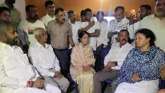 Animal Attack: ನಾನು ನಗಬೇಕೆಂದರೆ ಪಶುವೈದ್ಯರಿಗೆ ಭದ್ರತೆ ನೀಡಿ: ಖಂಡ್ರೆ ಮುಂದೆ ಕಣ್ಣೀರಿಟ್ಟ ವೈದ್ಯೆ ಸಮೀಕ್ಷಾ ತಾಯಿ