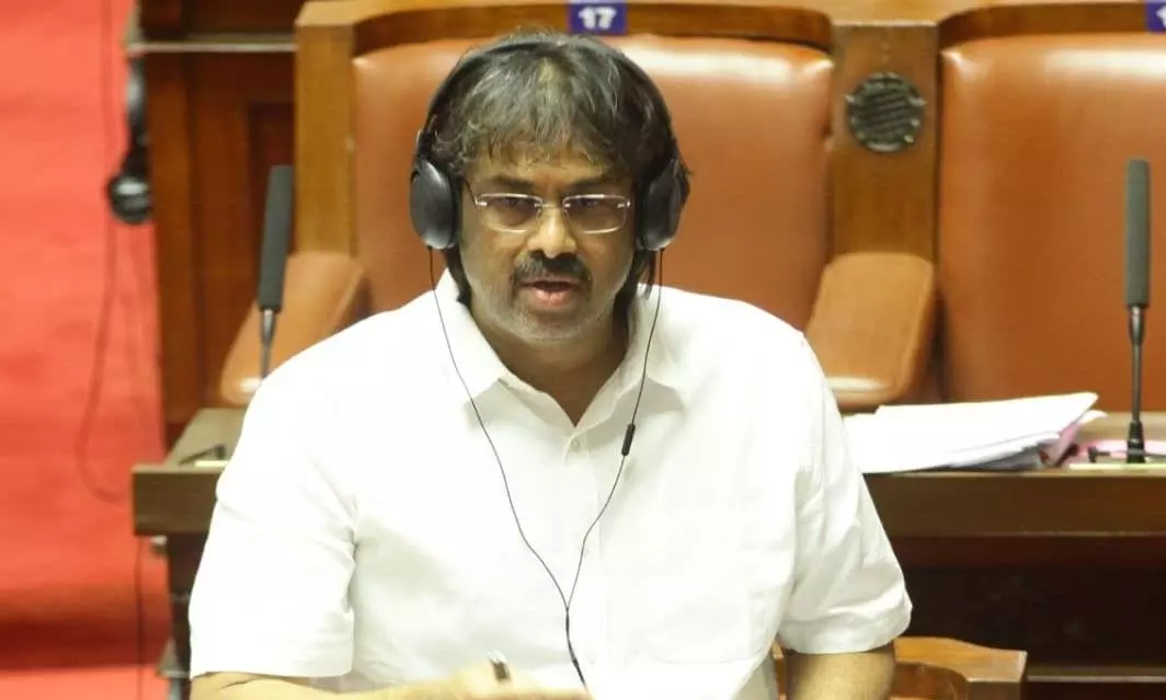 ಲಕ್ಷಾಂತರ ಶಿಕ್ಷಕರಿಗೆ ವರ್ಗಾವಣೆ ಸಿಹಿ ಸುದ್ದಿ: ವಿಧೇಯಕಕ್ಕೆ ತಿದ್ದುಪಡಿ ಒಪ್ಪಿಗೆ ಲಕ್ಷಾಂತರ ಶಿಕ್ಷಕರಿಗೆ ವರ್ಗಾವಣೆ ಸಿಹಿ ಸುದ್ದಿ: ವಿಧೇಯಕಕ್ಕೆ ತಿದ್ದುಪಡಿ ಒಪ್ಪಿಗೆ