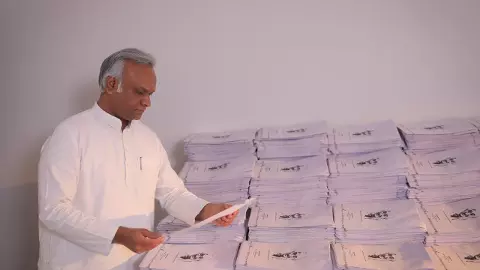 ಗ್ರಾಮ ಪಂಚಾಯತಿ ಹಕ್ಕುಗಳ ರಕ್ಷಣೆಗೆ ಸಚಿವ ಪ್ರಿಯಾಂಕ್ ಖರ್ಗೆ 95 ಸಾವಿರ  ‘ಪತ್ರಾಸ್ತ್ರ’