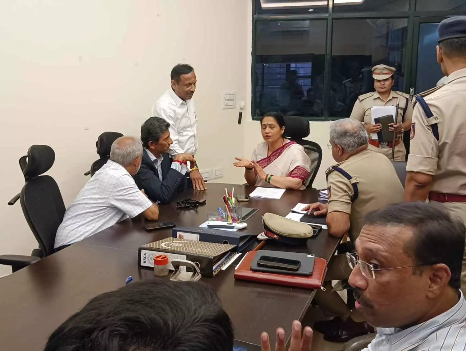 IPL 2026 : ಚಿನ್ನಸ್ವಾಮಿ ಕ್ರೀಡಾಂಗಣದ ಭದ್ರತೆ, ಮೆಟ್ರೋ ವ್ಯವಸ್ಥೆ ಬಗ್ಗೆ ಸಿಎಸ್ ಸಭೆ IPL 2026 : ಚಿನ್ನಸ್ವಾಮಿ ಕ್ರೀಡಾಂಗಣದ ಭದ್ರತೆ, ಮೆಟ್ರೋ ವ್ಯವಸ್ಥೆ ಬಗ್ಗೆ ಸಿಎಸ್ ಸಭೆ