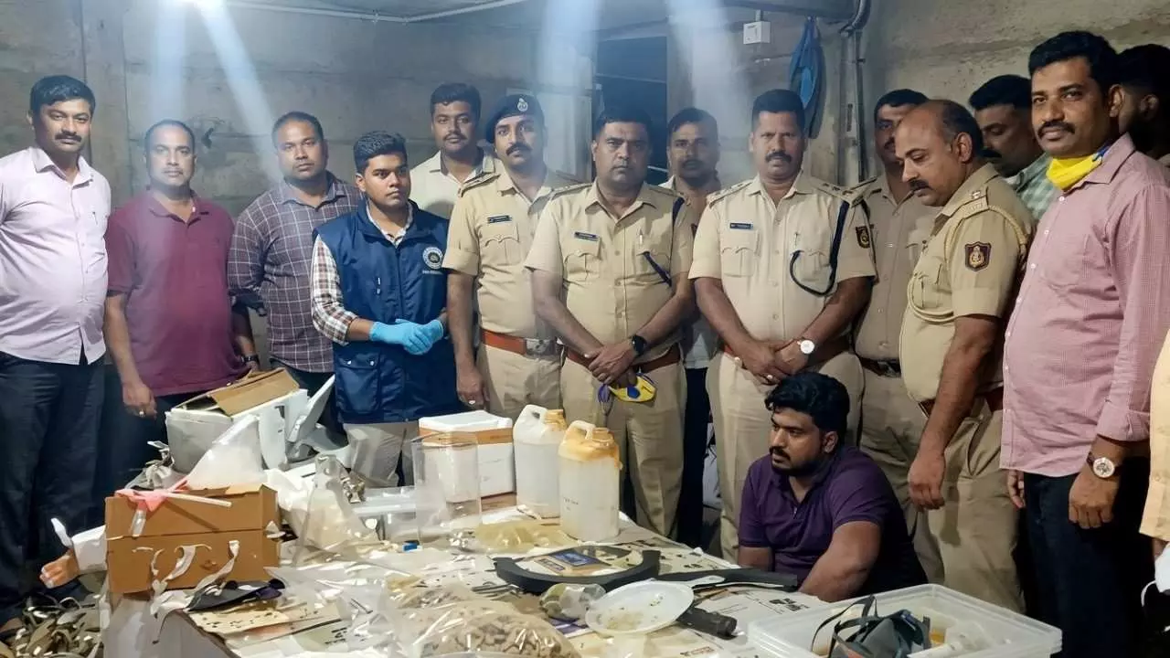 ʼಸಾಂಸ್ಕೃತಿಕ ನಗರಿʼಯಲ್ಲಿ ಮಾದಕ ಜಾಲ; ಹುಣಸೂರಿನಲ್ಲಿ 12 ಕೋಟಿ ಮೌಲ್ಯದ ಡ್ರಗ್ಸ್ ಜಪ್ತಿ ʼಸಾಂಸ್ಕೃತಿಕ ನಗರಿʼಯಲ್ಲಿ ಮಾದಕ ಜಾಲ; ಹುಣಸೂರಿನಲ್ಲಿ 12 ಕೋಟಿ ಮೌಲ್ಯದ ಡ್ರಗ್ಸ್ ಜಪ್ತಿ