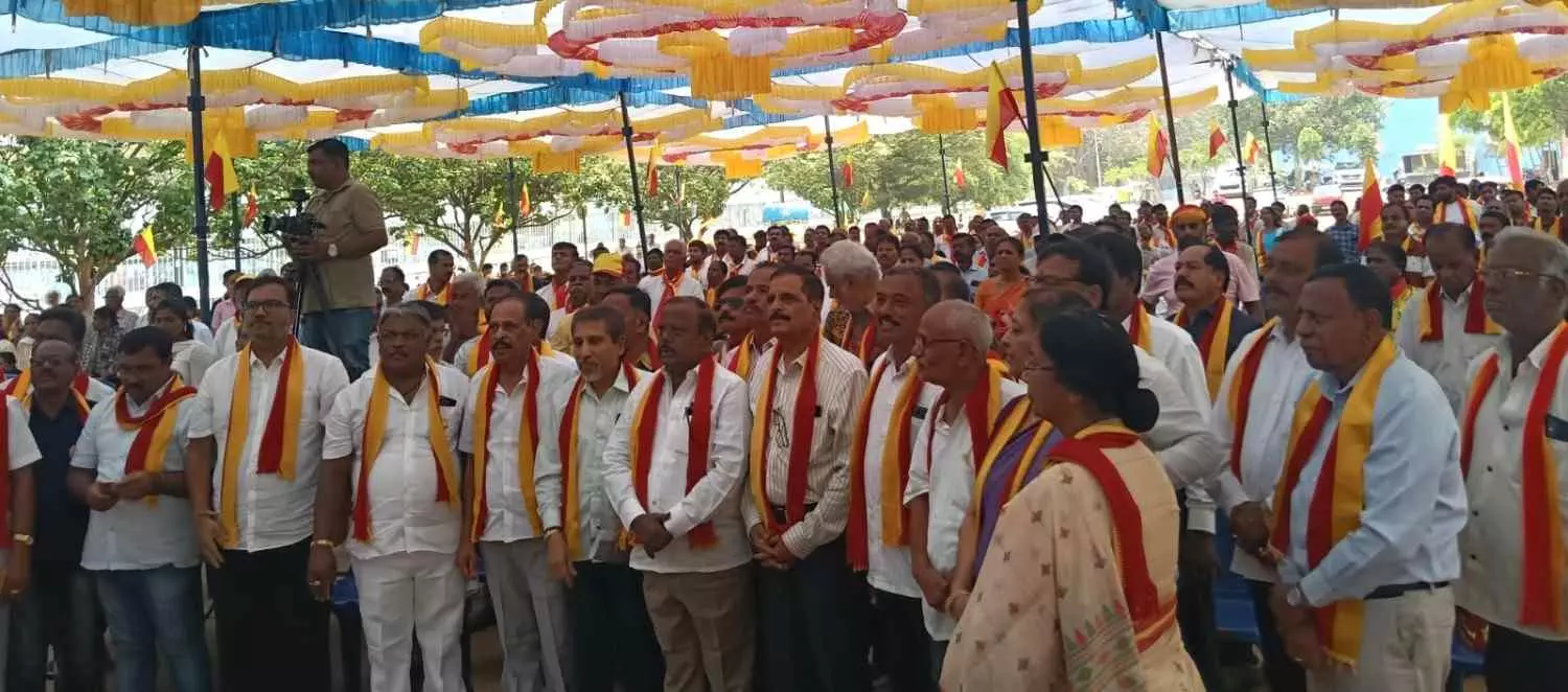 ಚರ್ಚ್ಗಳಲ್ಲಿ ಧರ್ಮಾಧ್ಯಕ್ಷರಿಗೆ ಕನ್ನಡ ಕಲಿಕೆ ಕಡ್ಡಾಯ ಮಾಡಿ; ಸಾಹಿತಿ ಡಾ. ಎಲ್. ಹನುಮಂತಯ್ಯ ಚರ್ಚ್ಗಳಲ್ಲಿ ಧರ್ಮಾಧ್ಯಕ್ಷರಿಗೆ ಕನ್ನಡ ಕಲಿಕೆ ಕಡ್ಡಾಯ ಮಾಡಿ; ಸಾಹಿತಿ ಡಾ. ಎಲ್. ಹನುಮಂತಯ್ಯ