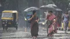 Karnataka Weather Report : ಬೆಂಗಳೂರು ಸೇರಿ ಹಲವೆಡೆ ತಂಪೆರೆದ ಮಳೆ, 17  ಜಿಲ್ಲೆಗಳಿಗೆ ಯೆಲ್ಲೋ ಅಲರ್ಟ್