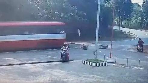 Belthangady: Female students fall from moving KSRTC bus onto the road