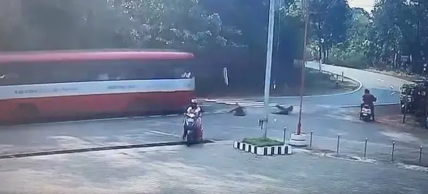 Belthangady: Female students fall from moving KSRTC bus onto the road Belthangady: Female students fall from moving KSRTC bus onto the road
