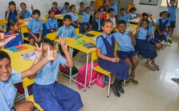 ವಯೋಮಿತಿ ಸಡಿಲಿಕೆ ಗೊಂದಲ; ಇನ್ನೂ 4 ಲಕ್ಷ ಮಕ್ಕಳಿಗೆ ಮತ್ತೆ ಯುಕೆಜಿಯೇ ಗತಿ! ವಯೋಮಿತಿ ಸಡಿಲಿಕೆ ಗೊಂದಲ; ಇನ್ನೂ 4 ಲಕ್ಷ ಮಕ್ಕಳಿಗೆ ಮತ್ತೆ ಯುಕೆಜಿಯೇ ಗತಿ!