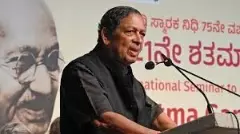 Retired Justice Santosh Hegde fell ill on stage; Khader showed humanity by taking him in his own car