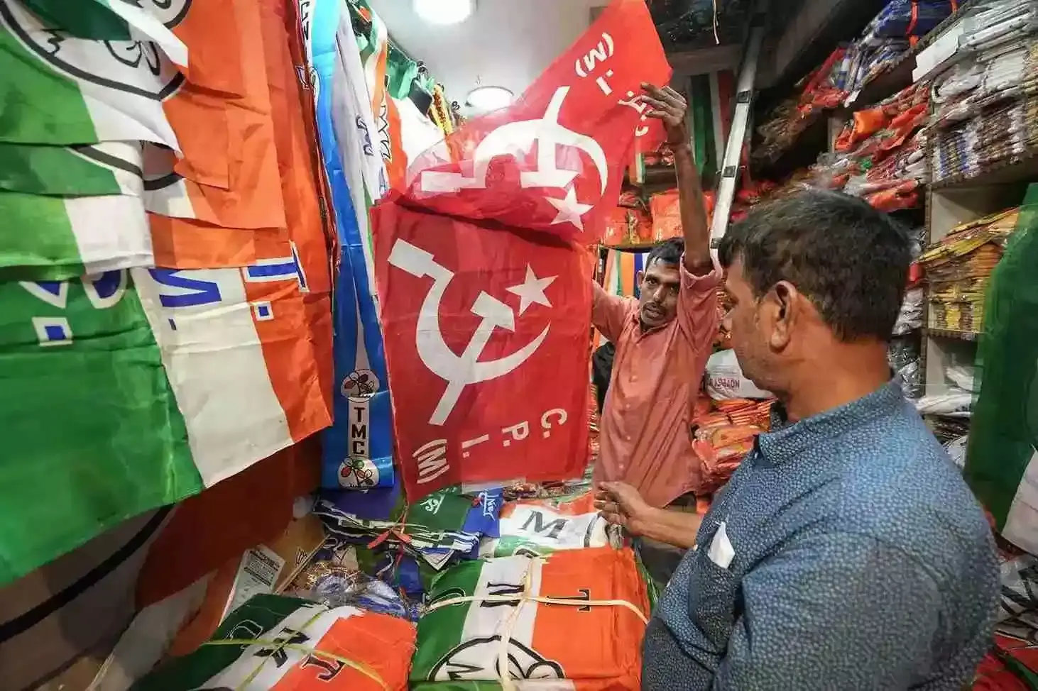 ಪ್ರಜಾಪ್ರಭುತ್ವದ ಅಸಲಿ ಹೀರೊ ಮತದಾರ: ಸಂಶಯದ ಲಾಭ ಆತನಿಗೇ ದಕ್ಕಲಿ, ಆಯೋಗಕ್ಕಲ್ಲ ಪ್ರಜಾಪ್ರಭುತ್ವದ ಅಸಲಿ ಹೀರೊ ಮತದಾರ: ಸಂಶಯದ ಲಾಭ ಆತನಿಗೇ ದಕ್ಕಲಿ, ಆಯೋಗಕ್ಕಲ್ಲ