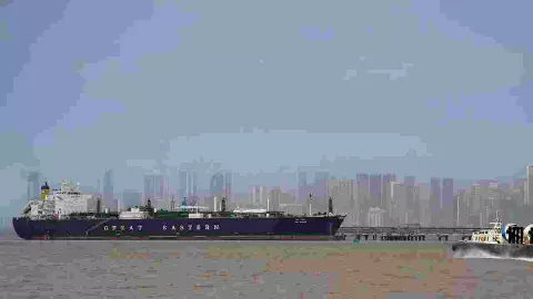 Iran War| ಇರಾನ್ನಿಂದ ಭಾರತದ ಹಡಗುಗಳಿಗೆ ಗ್ರೀನ್ ಸಿಗ್ನಲ್; ಹಾರ್ಮುಜ್ ಜಲಸಂಧಿ ದಾಟಿದ 8 ನೌಕೆಗಳು Iran War| ಇರಾನ್ನಿಂದ ಭಾರತದ ಹಡಗುಗಳಿಗೆ ಗ್ರೀನ್ ಸಿಗ್ನಲ್; ಹಾರ್ಮುಜ್ ಜಲಸಂಧಿ ದಾಟಿದ 8 ನೌಕೆಗಳು