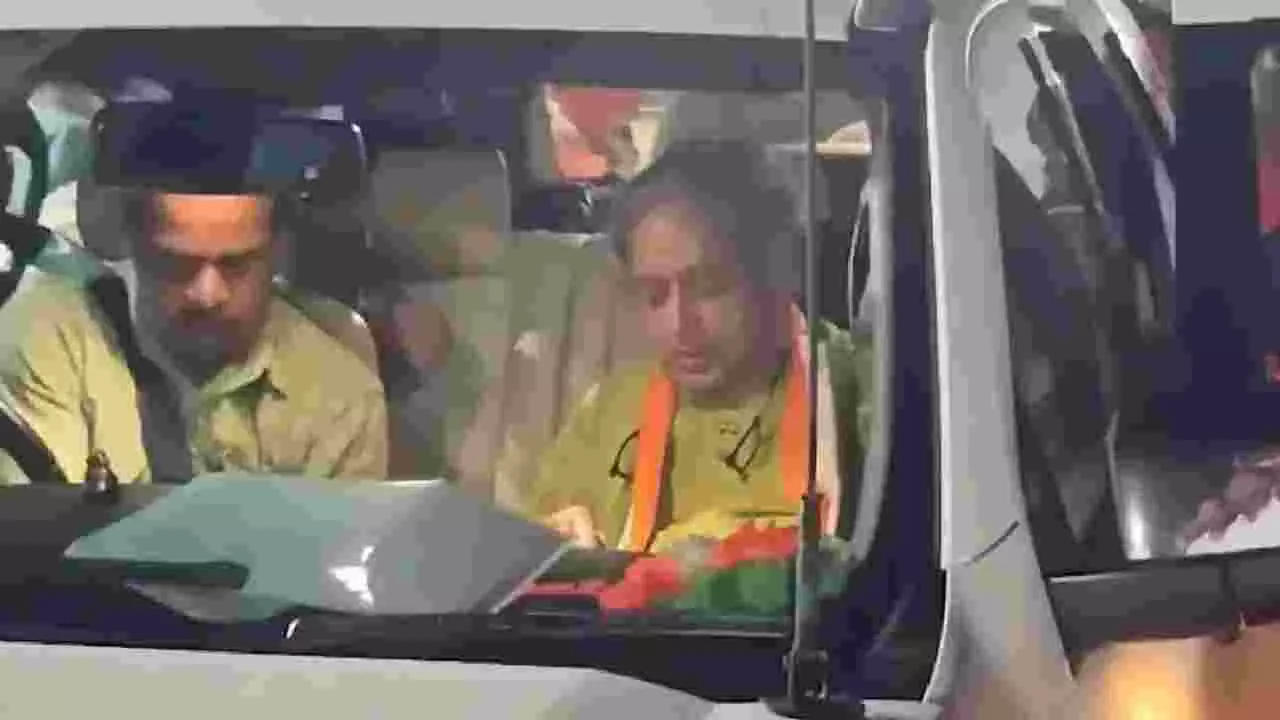 Shashi Tharoor: ಸಂಸದ ಶಶಿ ತರೂರ್ ಕಾರಿನ ಮೇಲೆ ದಾಳಿ, ಗನ್‌ಮ್ಯಾನ್‌ಗೆ ಗಾಯ!