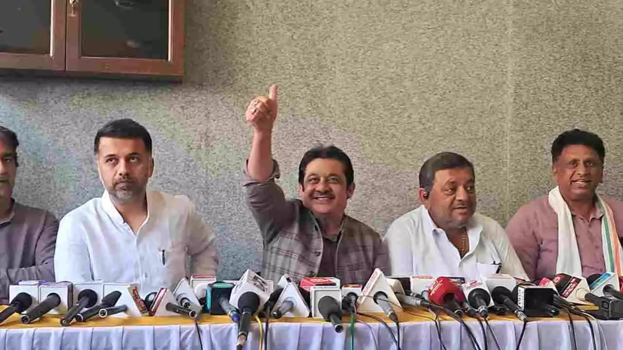 ದಾವಣಗೆರೆ ದಕ್ಷಿಣ ಉಪಚುನಾವಣೆ: ಮುನಿಸು ಮರೆತು ಒಂದಾದ ಸಚಿವರಾದ ಮಲ್ಲಿಕಾರ್ಜುನ್- ಜಮೀರ್ ಅಹ್ಮದ್ ದಾವಣಗೆರೆ ದಕ್ಷಿಣ ಉಪಚುನಾವಣೆ: ಮುನಿಸು ಮರೆತು ಒಂದಾದ ಸಚಿವರಾದ ಮಲ್ಲಿಕಾರ್ಜುನ್- ಜಮೀರ್ ಅಹ್ಮದ್