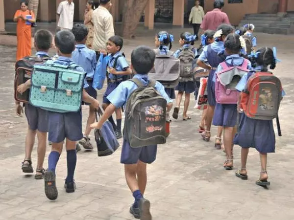 Government Schools| ಸರ್ಕಾರಿ ಶಾಲೆಗಳಲ್ಲಿ ದಾಖಲಾತಿ ಕುಸಿತ: 3 ವರ್ಷದಲ್ಲಿ ಶಾಲೆ ತೊರೆದ 7 ಲಕ್ಷ ವಿದ್ಯಾರ್ಥಿಗಳು!