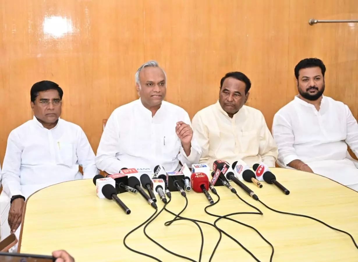 ಇಂಧನ ಕೊರತೆಗೆ ಕೇಂದ್ರದ ತಪ್ಪು ನೀತಿಗಳೇ ಕಾರಣ: ಸಚಿವ ಪ್ರಿಯಾಂಕ್ ಖರ್ಗೆ ವಾಗ್ದಾಳಿ ಇಂಧನ ಕೊರತೆಗೆ ಕೇಂದ್ರದ ತಪ್ಪು ನೀತಿಗಳೇ ಕಾರಣ: ಸಚಿವ ಪ್ರಿಯಾಂಕ್ ಖರ್ಗೆ ವಾಗ್ದಾಳಿ