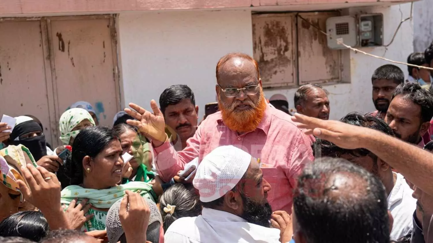 ಬಾಗಲಕೋಟೆ ಉಪಚುನಾವಣೆ: ಮತದಾರರಿಗೆ ಹಣ ಹಂಚುವ ಕಾಂಗ್ರೆಸ್ ಮುಖಂಡನ ವಿಡಿಯೋ ವೈರಲ್ ಬಾಗಲಕೋಟೆ ಉಪಚುನಾವಣೆ: ಮತದಾರರಿಗೆ ಹಣ ಹಂಚುವ ಕಾಂಗ್ರೆಸ್ ಮುಖಂಡನ ವಿಡಿಯೋ ವೈರಲ್