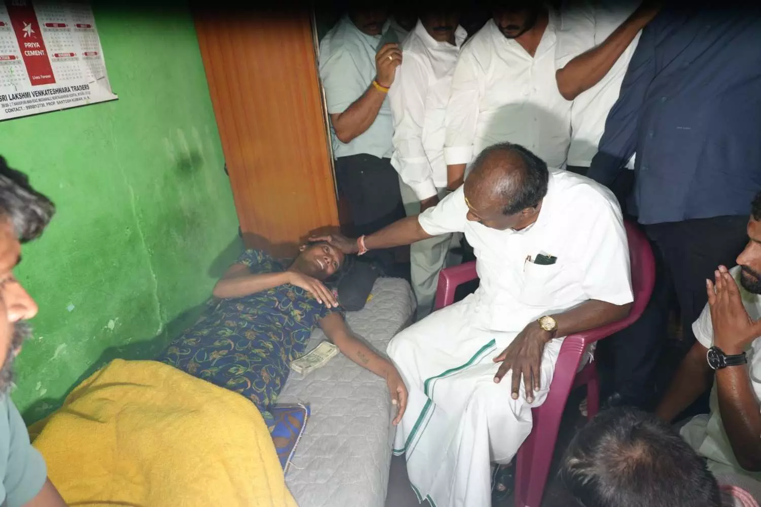 HDK responds to viral video | Nanjangud Poojas family assured of accommodation, treatment HDK responds to viral video | Nanjangud Poojas family assured of accommodation, treatment