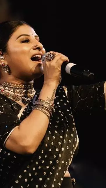 Singer Mangli| ಗಾಯಕಿ ಮಂಗ್ಲಿ ವಿರುದ್ಧ ವಂಚನೆ ಆರೋಪ: ಹೈದರಾಬಾದ್ನಲ್ಲಿ ಎಫ್ಐಆರ್ ದಾಖಲು Singer Mangli| ಗಾಯಕಿ ಮಂಗ್ಲಿ ವಿರುದ್ಧ ವಂಚನೆ ಆರೋಪ: ಹೈದರಾಬಾದ್ನಲ್ಲಿ ಎಫ್ಐಆರ್ ದಾಖಲು