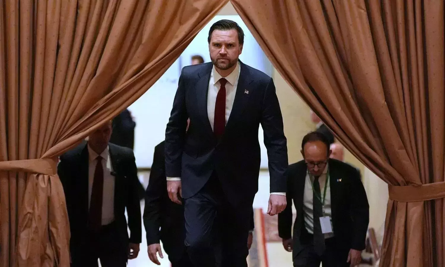 ವ್ಯಾನ್ಸ್ ಮಾತು ಮುಗಿಸಿ ಹೊರಟರು, ಇರಾನ್ ಕದಲಲಿಲ್ಲ: ಕದನ ಕಾರ್ಮೋಡ ಕರಗಲಿಲ್ಲ