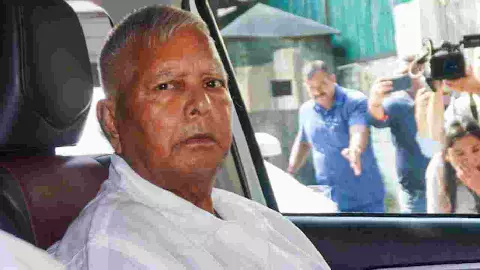 Lalu Prasad Yadav| ಲಾಲುಗೆ ಬಿಗ್ ಶಾಕ್! ಉದ್ಯೋಗಕ್ಕಾಗಿ ಭೂಮಿ ಹಗರಣದ ಸಿಬಿಐ ಎಫ್ಐಆರ್ ರದ್ದುಗೊಳಿಸಲು ಸುಪ್ರೀಂ ನಿರಾಕರಣೆ Lalu Prasad Yadav| ಲಾಲುಗೆ ಬಿಗ್ ಶಾಕ್! ಉದ್ಯೋಗಕ್ಕಾಗಿ ಭೂಮಿ ಹಗರಣದ ಸಿಬಿಐ ಎಫ್ಐಆರ್ ರದ್ದುಗೊಳಿಸಲು ಸುಪ್ರೀಂ ನಿರಾಕರಣೆ