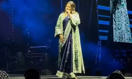 ಆಶಾ ಭೋಸ್ಲೆ ಅಸ್ತಂಗತ| ಲಂಡನ್ ಕನ್ಸರ್ಟ್ನಲ್ಲಿ ಶ್ರೇಯಾ ಘೋಷಾಲ್ ಭಾವುಕ ನಮನ ಆಶಾ ಭೋಸ್ಲೆ ಅಸ್ತಂಗತ| ಲಂಡನ್ ಕನ್ಸರ್ಟ್ನಲ್ಲಿ ಶ್ರೇಯಾ ಘೋಷಾಲ್ ಭಾವುಕ ನಮನ