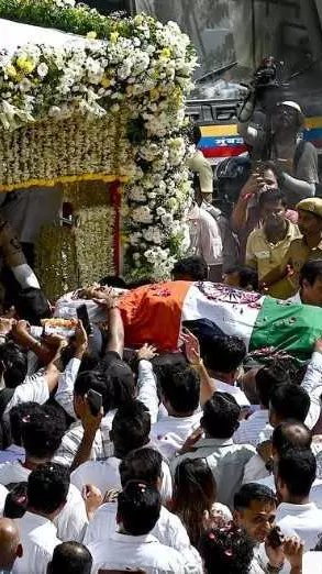 ಸಂಗೀತ ಲೋಕದ ದಂತಕಥೆ ಆಶಾ ಭೋಸ್ಲೆ ಅಸ್ತಂಗತ: ಸಕಲ ಸರ್ಕಾರಿ ಗೌರವಗಳೊಂದಿಗೆ ಅಂತ್ಯಕ್ರಿಯೆ ಸಂಗೀತ ಲೋಕದ ದಂತಕಥೆ ಆಶಾ ಭೋಸ್ಲೆ ಅಸ್ತಂಗತ: ಸಕಲ ಸರ್ಕಾರಿ ಗೌರವಗಳೊಂದಿಗೆ ಅಂತ್ಯಕ್ರಿಯೆ