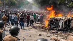 Noida Violence | ನೋಯ್ಡಾ ಕಾರ್ಮಿಕರ ಹಿಂಸಾಚಾರಕ್ಕೆ ಪಾಕಿಸ್ತಾನದ ಸಂಚು? ತನಿಖೆಗೆ ಆದೇಶಿಸಿದ ಯುಪಿ ಸರ್ಕಾರ!