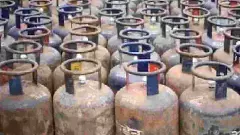 LPG Price Hike | ವಾಣಿಜ್ಯ ಎಲ್‌ಪಿಜಿ ದರ 993 ರೂ. ಏರಿಕೆ:  ಸಿಲಿಂಡರ್ ಬೆಲೆ 3,071.5 ರೂ.ಗೆ ಹೆಚ್ಚಳ!