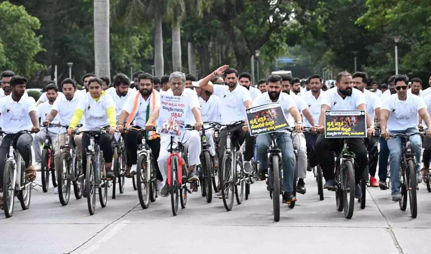 ಯುವ ಕಾಂಗ್ರೆಸ್ನಿಂದ ಸೈಕಲ್ ಜಾಥಾ; ಕೇಂದ್ರ ಸಚಿವ ಧರ್ಮೇಂದ್ರ ಪ್ರಧಾನ್ ರಾಜೀನಾಮೆಗೆ ಒತ್ತಾಯ ಯುವ ಕಾಂಗ್ರೆಸ್ನಿಂದ ಸೈಕಲ್ ಜಾಥಾ; ಕೇಂದ್ರ ಸಚಿವ ಧರ್ಮೇಂದ್ರ ಪ್ರಧಾನ್ ರಾಜೀನಾಮೆಗೆ ಒತ್ತಾಯ