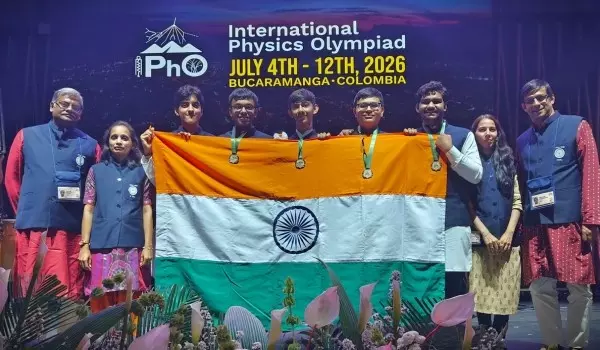 ಭೌತಶಾಸ್ತ್ರದಲ್ಲಿ ಜಾಗತಿಕ ಸಾಧನೆ: 87 ದೇಶಗಳನ್ನು ಮೀರಿ ಅಗ್ರಸ್ಥಾನಕ್ಕೇರಿದ ಭಾರತ ಭೌತಶಾಸ್ತ್ರದಲ್ಲಿ ಜಾಗತಿಕ ಸಾಧನೆ: 87 ದೇಶಗಳನ್ನು ಮೀರಿ ಅಗ್ರಸ್ಥಾನಕ್ಕೇರಿದ ಭಾರತ