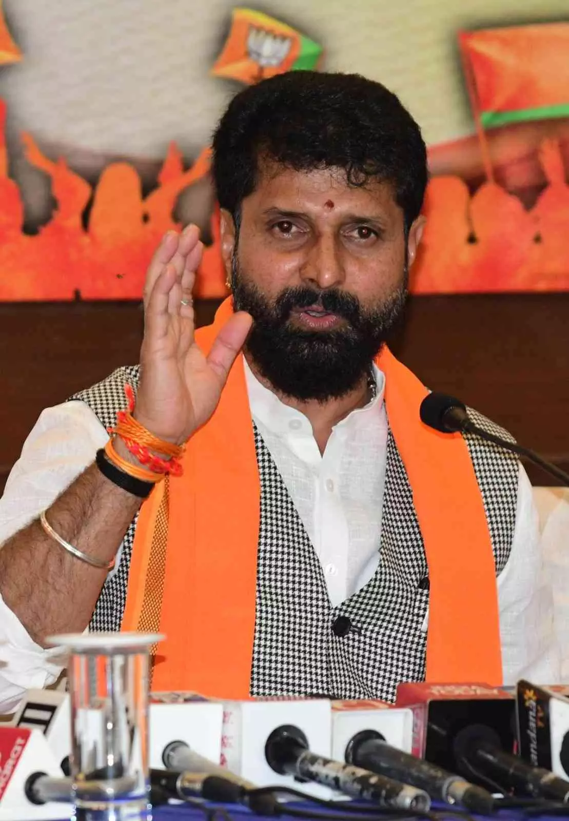 ದ್ವೇಷ ಭಾಷಣದ ಆರೋಪ: ವಿಧಾನ ಪರಿಷತ್ ಸದಸ್ಯ ಸಿ.ಟಿ. ರವಿ ಬಂಧನಕ್ಕೆ ಕರ್ನಾಟಕ ರಾಜ್ಯ ಮುಸ್ಲಿಮ್ ಒಕ್ಕೂಟ ಆಗ್ರಹ ದ್ವೇಷ ಭಾಷಣದ ಆರೋಪ: ವಿಧಾನ ಪರಿಷತ್ ಸದಸ್ಯ ಸಿ.ಟಿ. ರವಿ ಬಂಧನಕ್ಕೆ ಕರ್ನಾಟಕ ರಾಜ್ಯ ಮುಸ್ಲಿಮ್ ಒಕ್ಕೂಟ ಆಗ್ರಹ