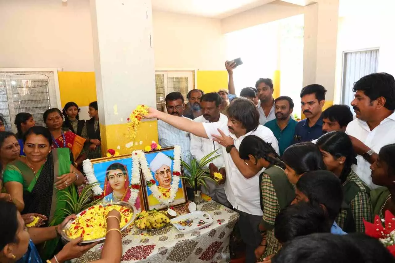 ಸರ್ಕಾರಿ ಶಾಲೆಗಳಿಗೆ ದಿಢೀರ್ ಭೇಟಿ ನೀಡಿದ ಮಧು ಬಂಗಾರಪ್ಪ; ಶಿಕ್ಷಕರೊಂದಿಗೆ ಸಂಭ್ರಮ ಸರ್ಕಾರಿ ಶಾಲೆಗಳಿಗೆ ದಿಢೀರ್ ಭೇಟಿ ನೀಡಿದ ಮಧು ಬಂಗಾರಪ್ಪ; ಶಿಕ್ಷಕರೊಂದಿಗೆ ಸಂಭ್ರಮ