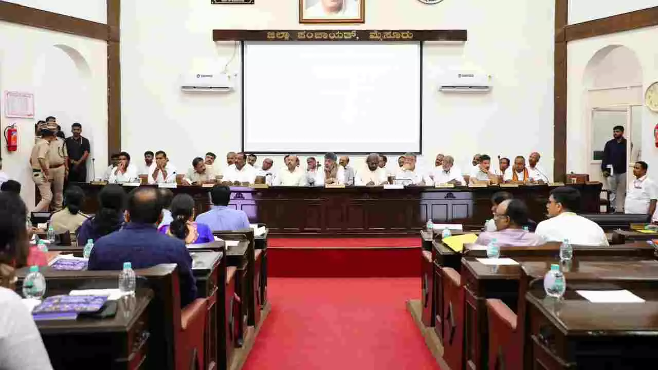 ಮೈಸೂರು ದಸರಾ 2026: 3,500 ಡ್ರೋನ್ ಶೋ, ಜಂಬೂಸವಾರಿಯಲ್ಲಿ ತ್ರಿವಿಧ ಪಡೆಗಳ ಕವಾಯತು; ಸಕಲ ಸಿದ್ಧತೆ ಮೈಸೂರು ದಸರಾ 2026: 3,500 ಡ್ರೋನ್ ಶೋ, ಜಂಬೂಸವಾರಿಯಲ್ಲಿ ತ್ರಿವಿಧ ಪಡೆಗಳ ಕವಾಯತು; ಸಕಲ ಸಿದ್ಧತೆ