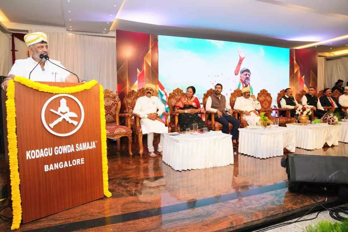 ಉದ್ಯೋಗಿಗಳಾಗದೇ ಉದ್ಯಮಿಗಳಾಗಿ, ನಿಮ್ಮ ಊರಲ್ಲಿ ನೀವೇ ಉದ್ಯಮ ಆರಂಭಿಸಿ: ಸಿಎಂ ಕರೆ ಉದ್ಯೋಗಿಗಳಾಗದೇ ಉದ್ಯಮಿಗಳಾಗಿ, ನಿಮ್ಮ ಊರಲ್ಲಿ ನೀವೇ ಉದ್ಯಮ ಆರಂಭಿಸಿ: ಸಿಎಂ ಕರೆ