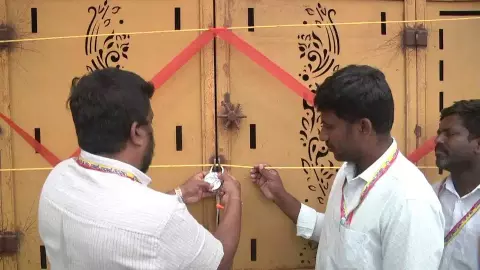 ಆನೇಕಲ್ನಲ್ಲಿ 28ಕ್ಕೂ ಹೆಚ್ಚು ಅನಧಿಕೃತ ಪಿಜಿ ಕಟ್ಟಡಗಳ ಮೇಲೆ ಅಧಿಕಾರಿಗಳ ದಾಳಿ ಆನೇಕಲ್ನಲ್ಲಿ 28ಕ್ಕೂ ಹೆಚ್ಚು ಅನಧಿಕೃತ ಪಿಜಿ ಕಟ್ಟಡಗಳ ಮೇಲೆ ಅಧಿಕಾರಿಗಳ ದಾಳಿ