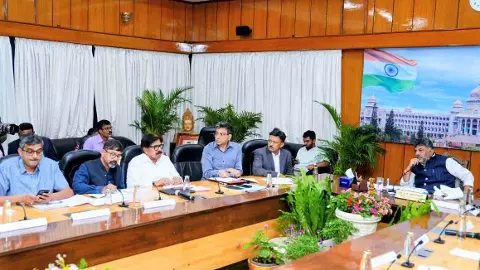 ಬೆಂಗಳೂರು 2037ರ ದೃಷ್ಟಿಕೋನ: 1 ಟ್ರಿಲಿಯನ್ ಡಾಲರ್ ಆರ್ಥಿಕತೆಯ ಗುರಿ - ಸಿಎಂ ಬೆಂಗಳೂರು 2037ರ ದೃಷ್ಟಿಕೋನ: 1 ಟ್ರಿಲಿಯನ್ ಡಾಲರ್ ಆರ್ಥಿಕತೆಯ ಗುರಿ - ಸಿಎಂ