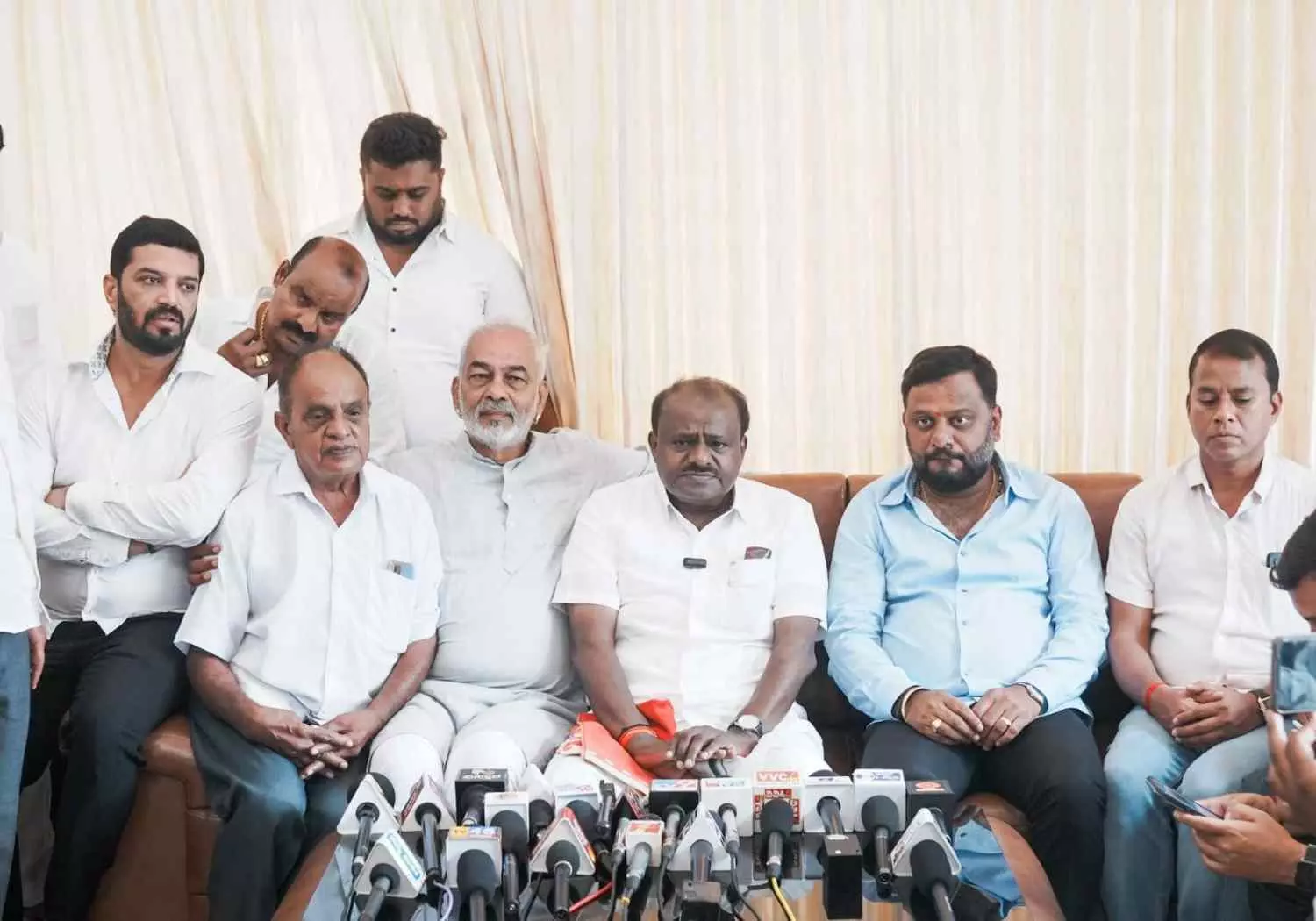 2028ಕ್ಕೆ ಸಮ್ಮಿಶ್ರ ಸರ್ಕಾರ, ಆಗ ತೋರಿಸ್ತೀನಿ ಇನ್ನೊಂದು ಮುಖ: ಕುಮಾರಸ್ವಾಮಿ 2028ಕ್ಕೆ ಸಮ್ಮಿಶ್ರ ಸರ್ಕಾರ, ಆಗ ತೋರಿಸ್ತೀನಿ ಇನ್ನೊಂದು ಮುಖ: ಕುಮಾರಸ್ವಾಮಿ