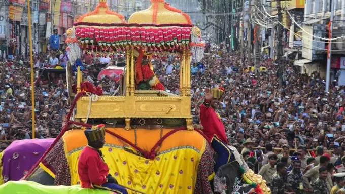 ಮೈಸೂರು ದಸರಾ- ಇಂದು ಜಂಬೂಸವಾರಿ, ಚಿನ್ನದ ಅಂಬಾರಿ ಹೊತ್ತು ಸಾಗಲಿರುವ ಪ್ರಶಾಂತ ಮೈಸೂರು ದಸರಾ- ಇಂದು ಜಂಬೂಸವಾರಿ, ಚಿನ್ನದ ಅಂಬಾರಿ ಹೊತ್ತು ಸಾಗಲಿರುವ ಪ್ರಶಾಂತ