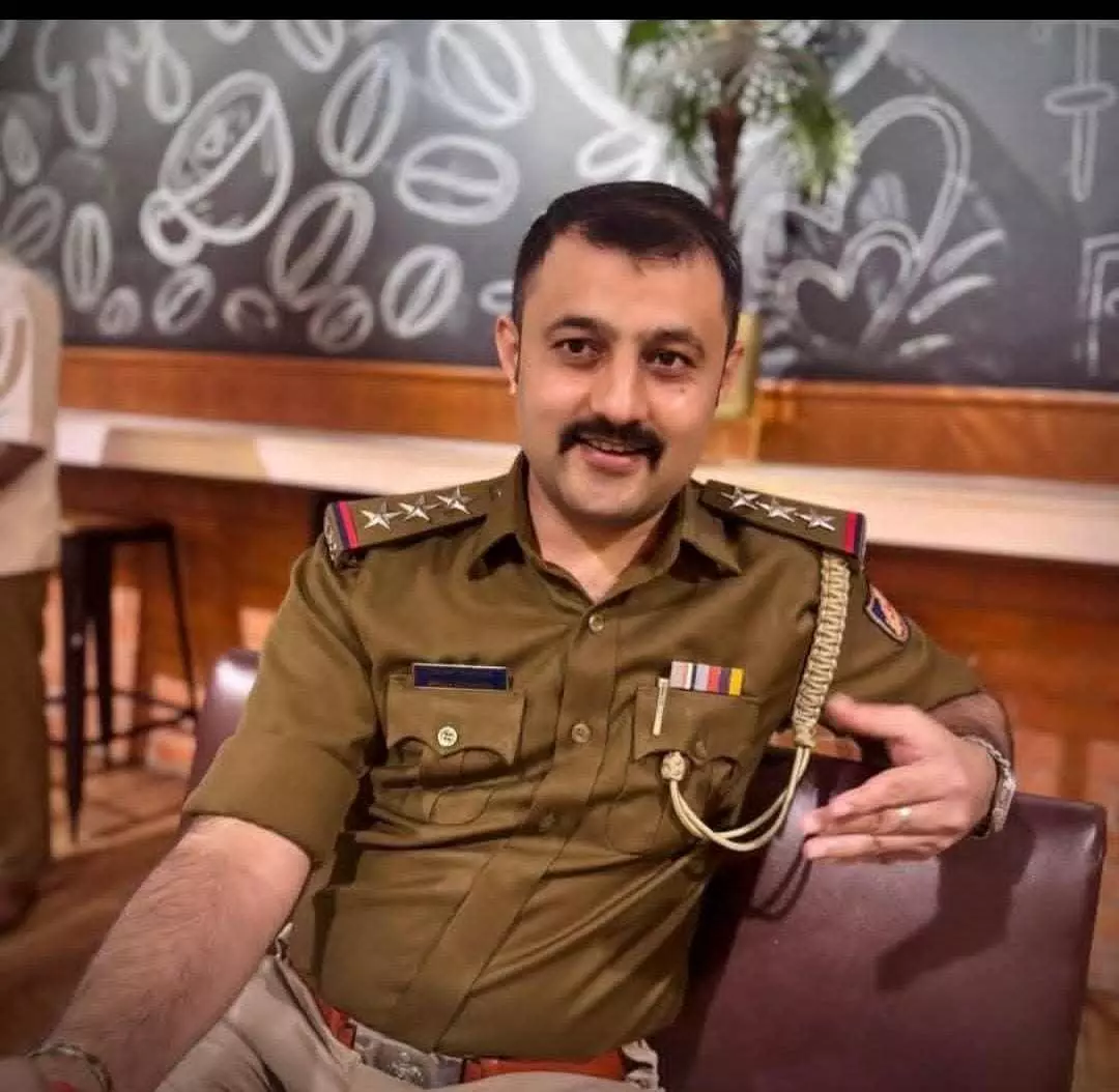 ಹೆಲಿಕಾಪ್ಟರ್ ಪತನ: CCB ಇನ್ಸ್ಪೆಕ್ಟರ್ ಸೇರಿದಂತೆ ಬೆಂಗಳೂರಿನ ಐವರ ದುರ್ಮರಣ; ಪೈಲಟ್ ಕೂಡಾ ಸಾವು ಹೆಲಿಕಾಪ್ಟರ್ ಪತನ: CCB ಇನ್ಸ್ಪೆಕ್ಟರ್ ಸೇರಿದಂತೆ ಬೆಂಗಳೂರಿನ ಐವರ ದುರ್ಮರಣ; ಪೈಲಟ್ ಕೂಡಾ ಸಾವು